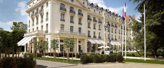 Front hotel exterior